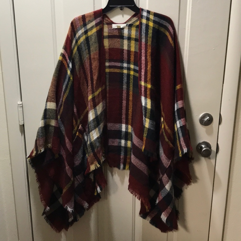 Francesca’s plaid blanket poncho w/ pockets - OS